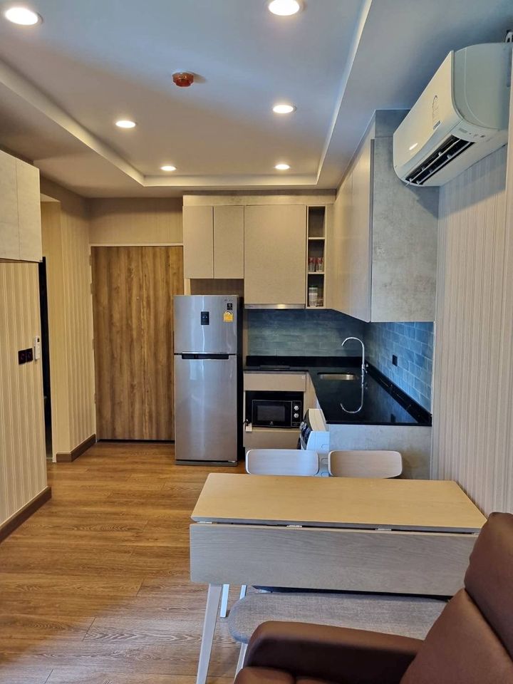 the unique เอกมัย-รามอินทรา เช่า ห้องแบบ duplex 2 ชั้น 71 ตรม.